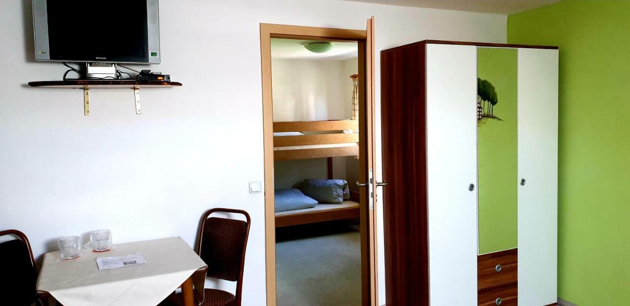 Grossholzhausen Pension Inntalhof מראה חיצוני תמונה